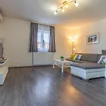 بيت للعطل Pet Friendly In *