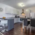 Pet Friendly In *