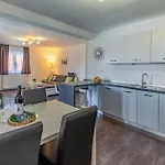 بيت للعطل Pet Friendly In بولا