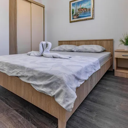 Vakantiehuis Amazing In With Wifi Pula