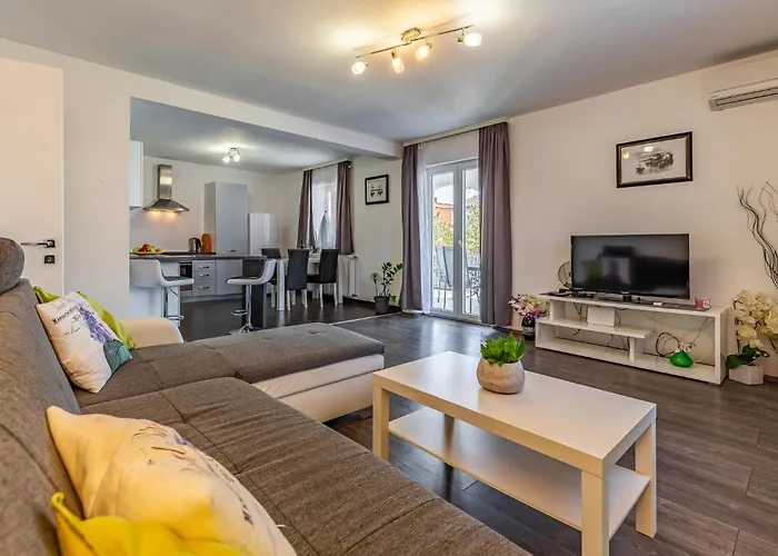 Holiday home Amazing In With Wifi Pula